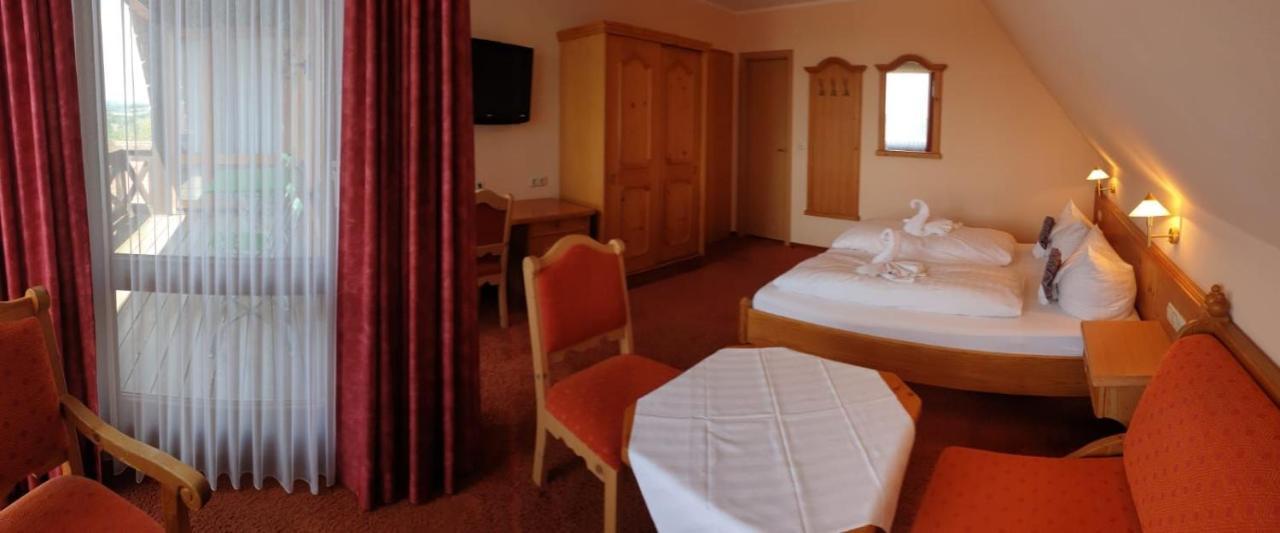 Hotel Igelstadt Fürstenberg Екстериор снимка